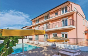 Stunning apartment in Pula with Outdoor swimming pool, WiFi and 2 Bedrooms